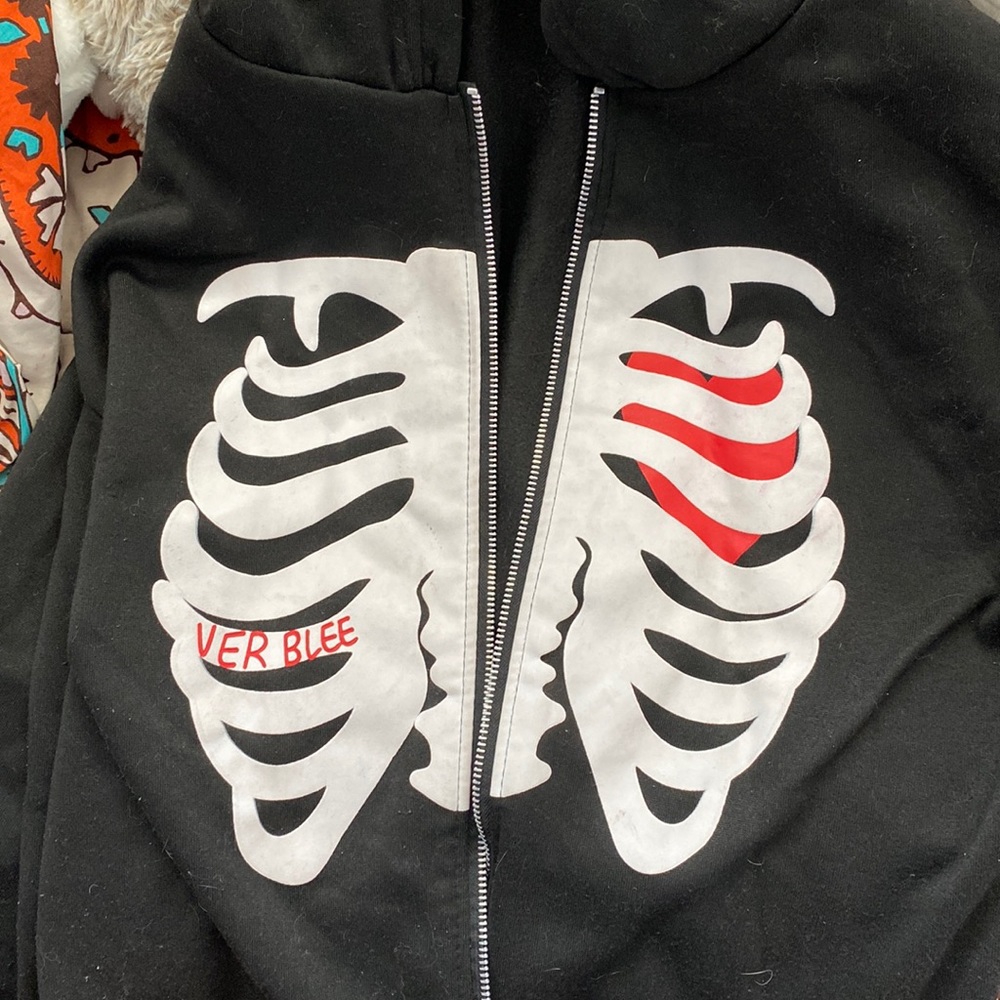 VER BLEE SKELETON RIB CAGE ZIP UP